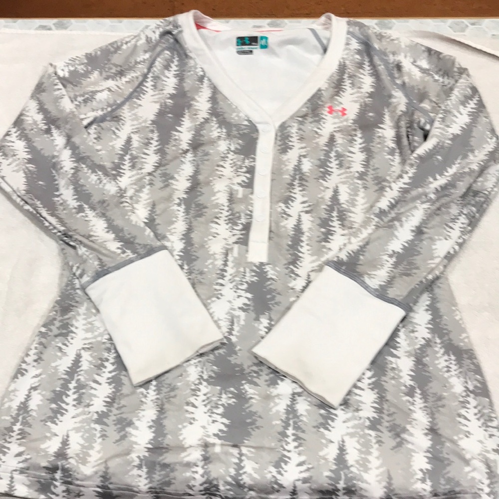 Woman’s under armour shirt